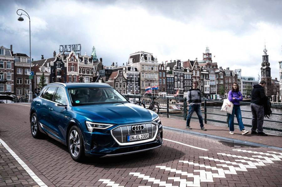  Audi e-tron 55 Quattro 2019 года  (WW) (фото 406 из 452)